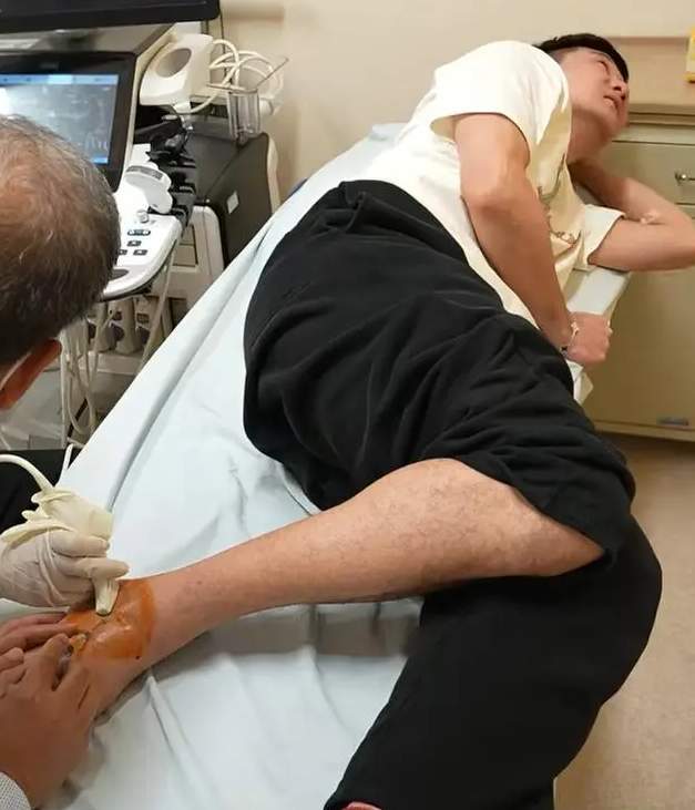 九游会官网-叫人揪心！卫冕冠军核心更新伤情，两个部位一起治，4月或能复出